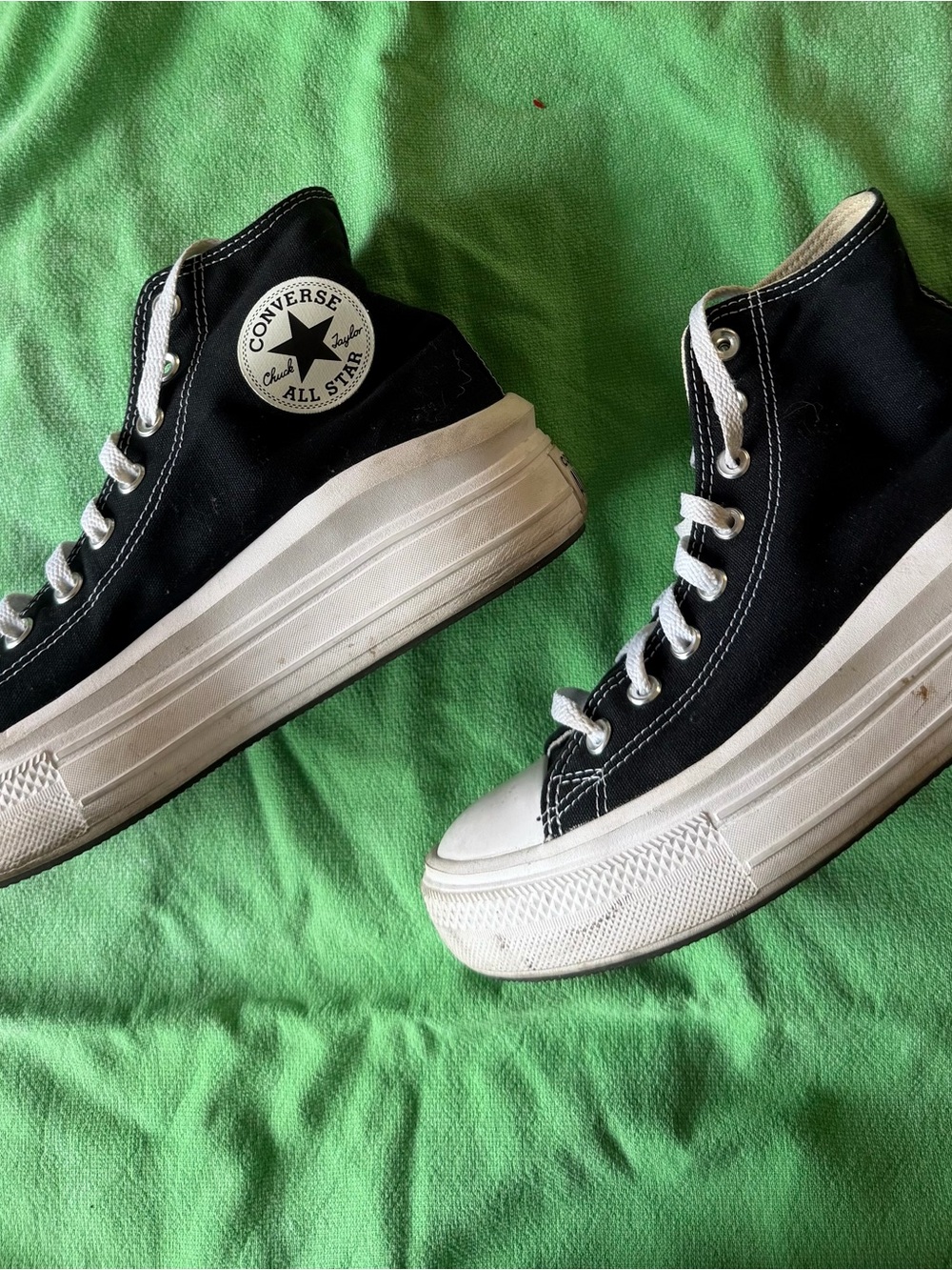 Converse - Picture 2 of 4